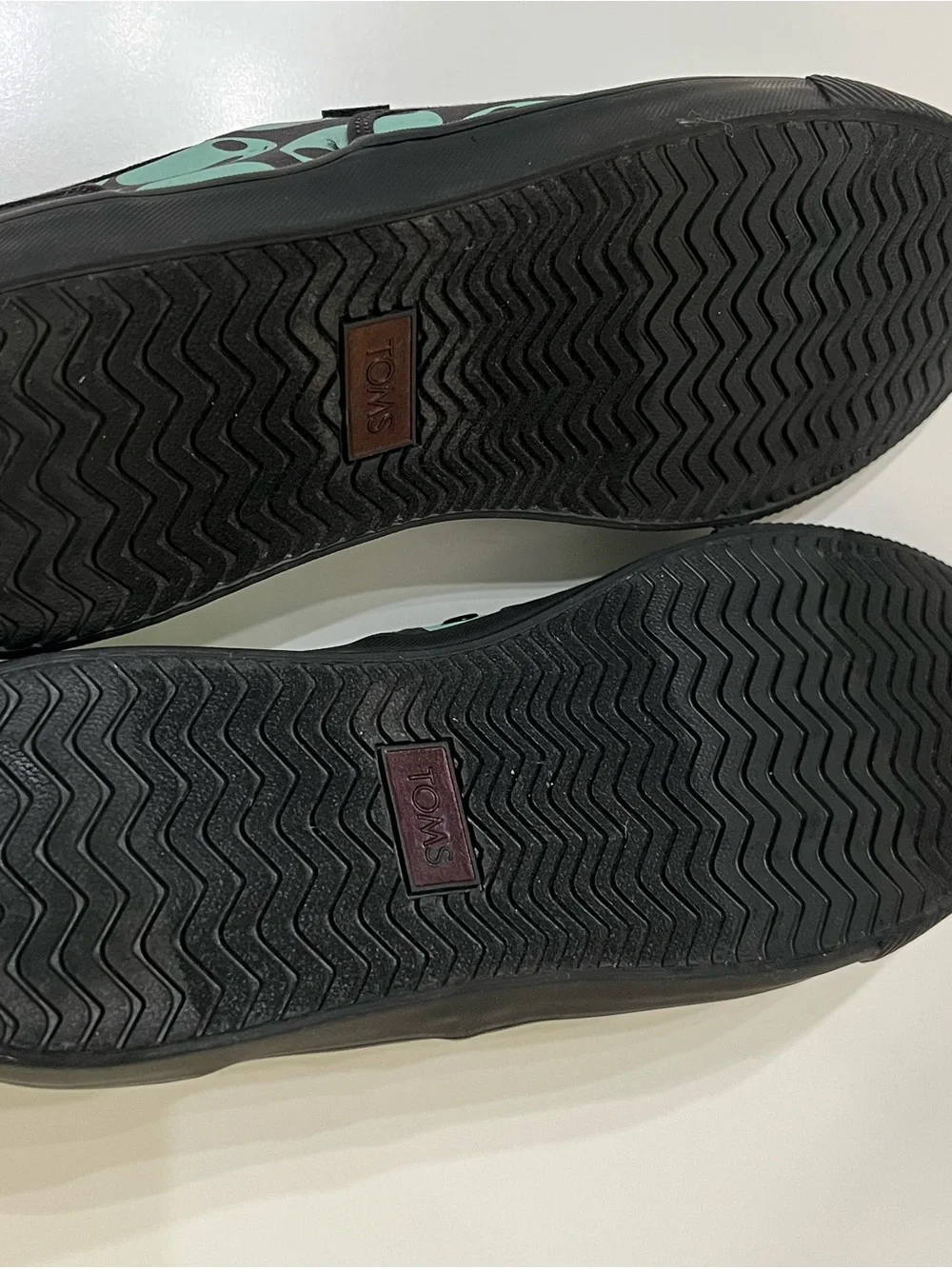 TOMS Men's 11.5 Alien Glow In The Dark Slip On Shoes Black Mint Green